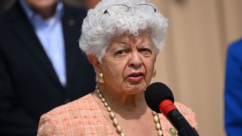 La representante Grace Napolitano anunció que no buscará otro mandato en el Congreso.