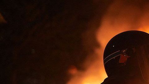 Gobierno de Francia mantiene amplio dispositivo de seguridad ante violentas protestas por la muerte de un joven