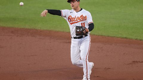 Pat Valaika con el uniforme de los Orioles de Baltimore.