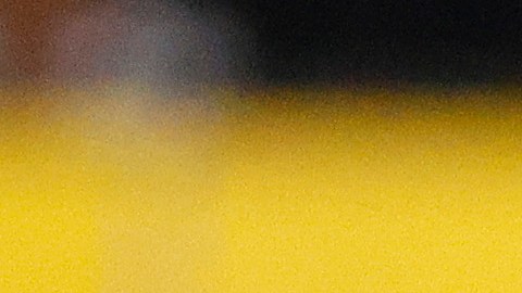 Rodolfo Pizarro (d) disputa un balón con Amar Sejdic, del CF Montreal en la MLS.