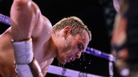 Julio César Chávez Jr. en el ring de boxeo.