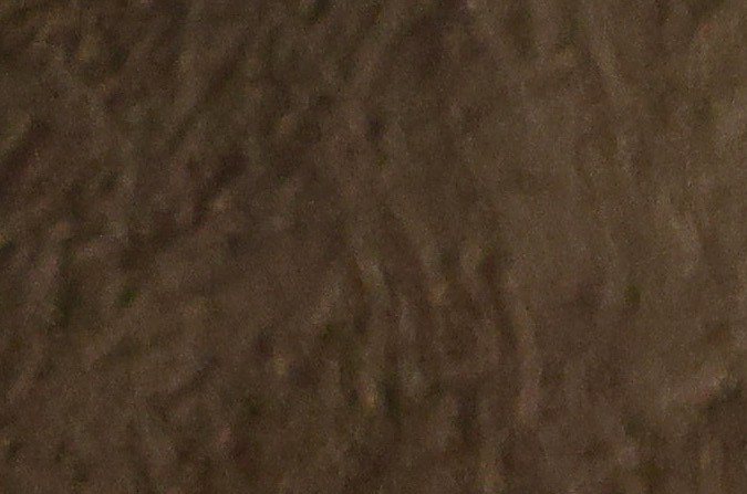 Una madre sostiene a su hijo mientras descansan en un refugio para migrantes el 21 de julio de 2021 en Tijuana, México.