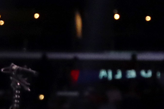 Isaac 'Pitbull' Cruz lleva a la lona a Gervonta Davis. Foto: Katelyn Mulcahy/Getty Images.