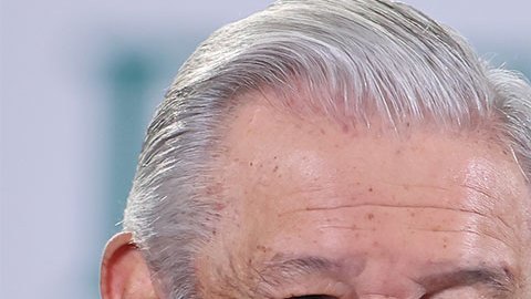 AMLO arremete contra Ron DeSantis y pide nuevamente a migrantes no votar por él tras entrada en vigor de la ley SB1718