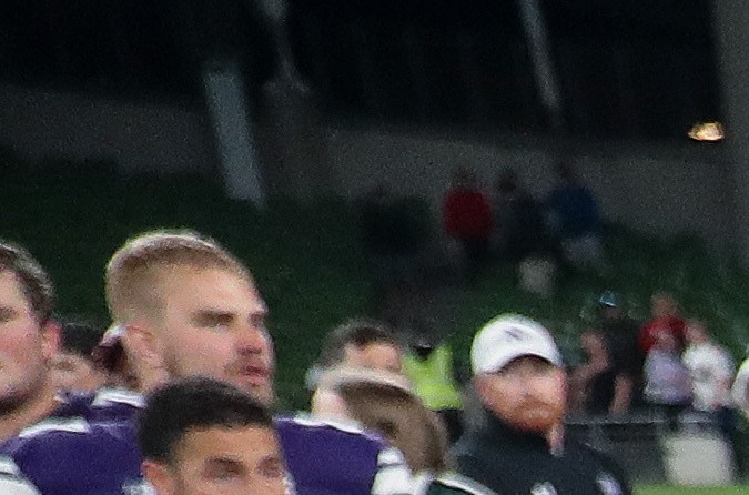El entrenador en jefe de los Northwestern Wildcats, Pat Fitzgerald, habla con su equipo después del partido Aer Lingus College Football Classic 2022 entre Northwestern Wildcats y Nebraska Cornhuskers en el Estadio Aviva el 27 de agosto de 2022 en Dublín, Irlanda. Foto: Oisin Keniry/ Getty Images. 