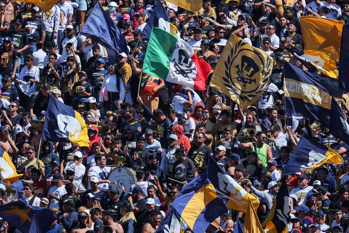 Fans de Pumas de la UNAM. 