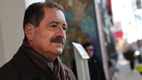 El congresista de Chicago Jesús "Chuy" García, pidió que se otorguen permisos de trabajo a indocumentados.