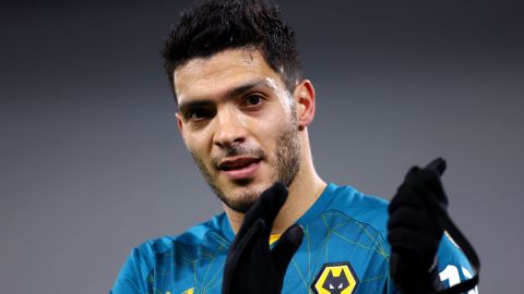 Raúl Jiménez con los colores del Wolverhampton.