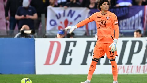 Guillermo Ochoa, con la Salernitana en la Serie A.