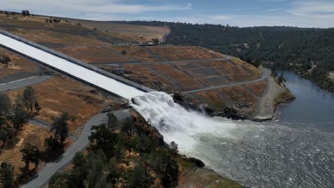 Las intensas lluvias del pasado invierno incrementaron los recursos acuíferos de California al cien por ciento.