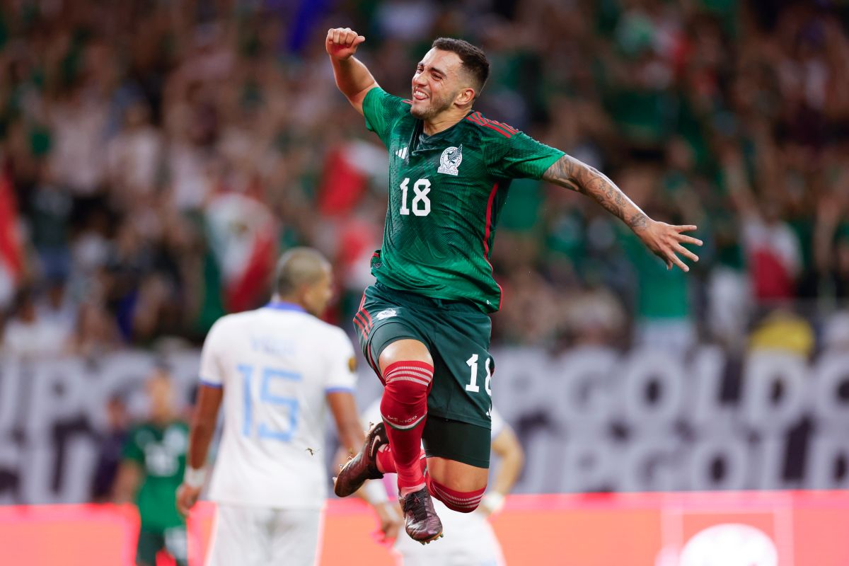 Luis Chávez en festejo de gol durante el partido contra Honduras en la Copa Oro 2023.