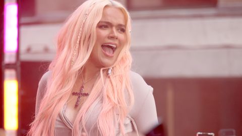Karol G hizo llorar a su mamá con su nuevo videoclip.