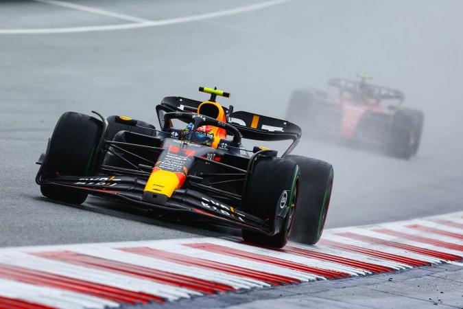 Sergio 'Checo' Pérez a bordo de su vehículo Red Bull Racing en el GP de Austria 2023 de Fórmula 1.