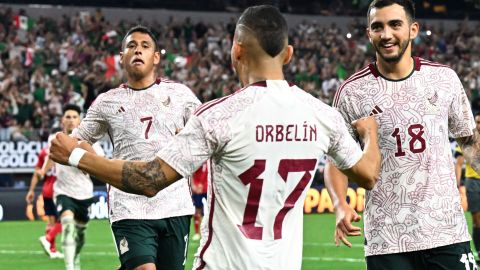 México celebra su gol contra Costa Rica en cuartos de final de la Copa Oro.