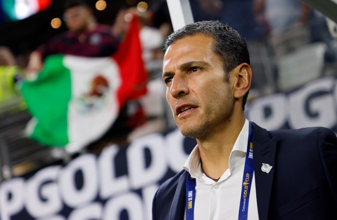 Jaime Lozano en el banquillo de El Tri. Ron Jenkins - Getty Images.