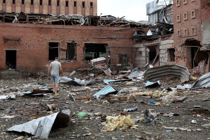 Trump entra a la polémica y dice que envío de bombas de racimo a Ucrania empuja a una III Guerra Mundial