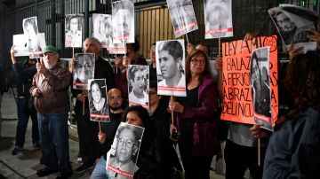 Periodistas protestan contra la violencia hacia miembros de la prensa y exigen justicia por los asesinatos.