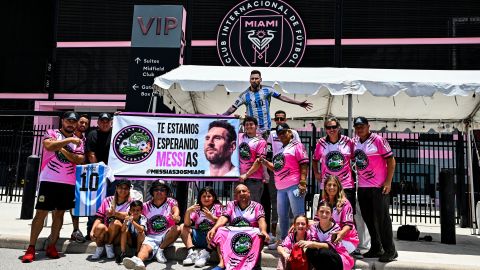 TOPSHOT - Fans of Argentina's Lionel Messi wait for his arrival at the DRV PNK Stadium in Fort Lauderdale, Florida on July 11, 2023, ahead of his debut in the Major League Soccer (MLS) with Inter Miami. Messi landed in Florida on Tuesday ahead of putting the final touches on his move to US Major League Soccer club Inter Miami, ESPN television footage showed. Inter Miami announced July 7, 2023, it will hold a presentation event called 'The Unveil' on July 16 at its home stadium. Messi said last month that he was moving to the MLS club after allowing his contract at Paris Saint-Germain to run out. (Photo by CHANDAN KHANNA / AFP) (Photo by CHANDAN KHANNA/AFP via Getty Images)