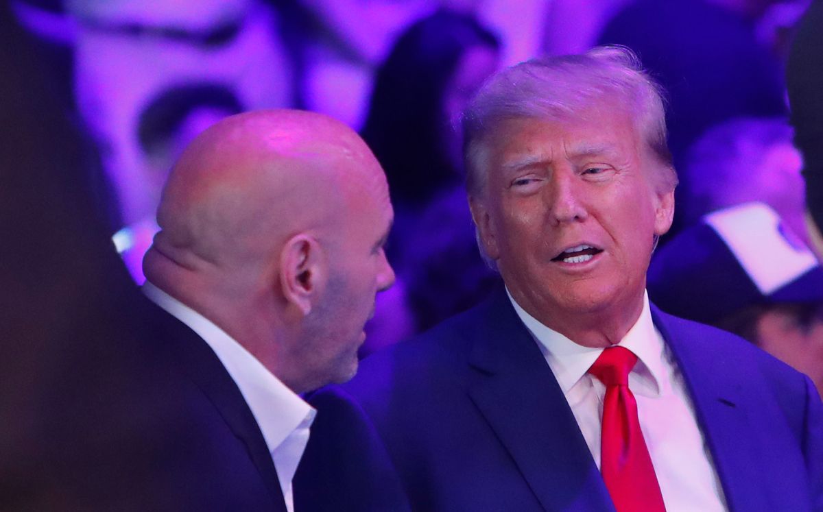 LAS VEGAS, NEVADA - JULY 8: Former US President Donald Trump (R) speaks with UFC President Dana White during UFC 290 at the T-Mobile Arena on July 8, 2023 in Las Vegas, Nevada.  (Photo by Steve Marcus/Getty Images)