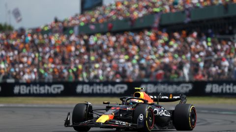 Sergio Pérez durante su participación en el Gran Premio británico.