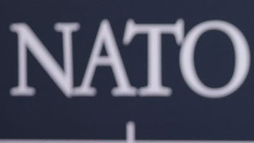 La OTAN evita invitar a Ucrania a unirse a la Alianza Atlántica pero promueve un mayor acercamiento