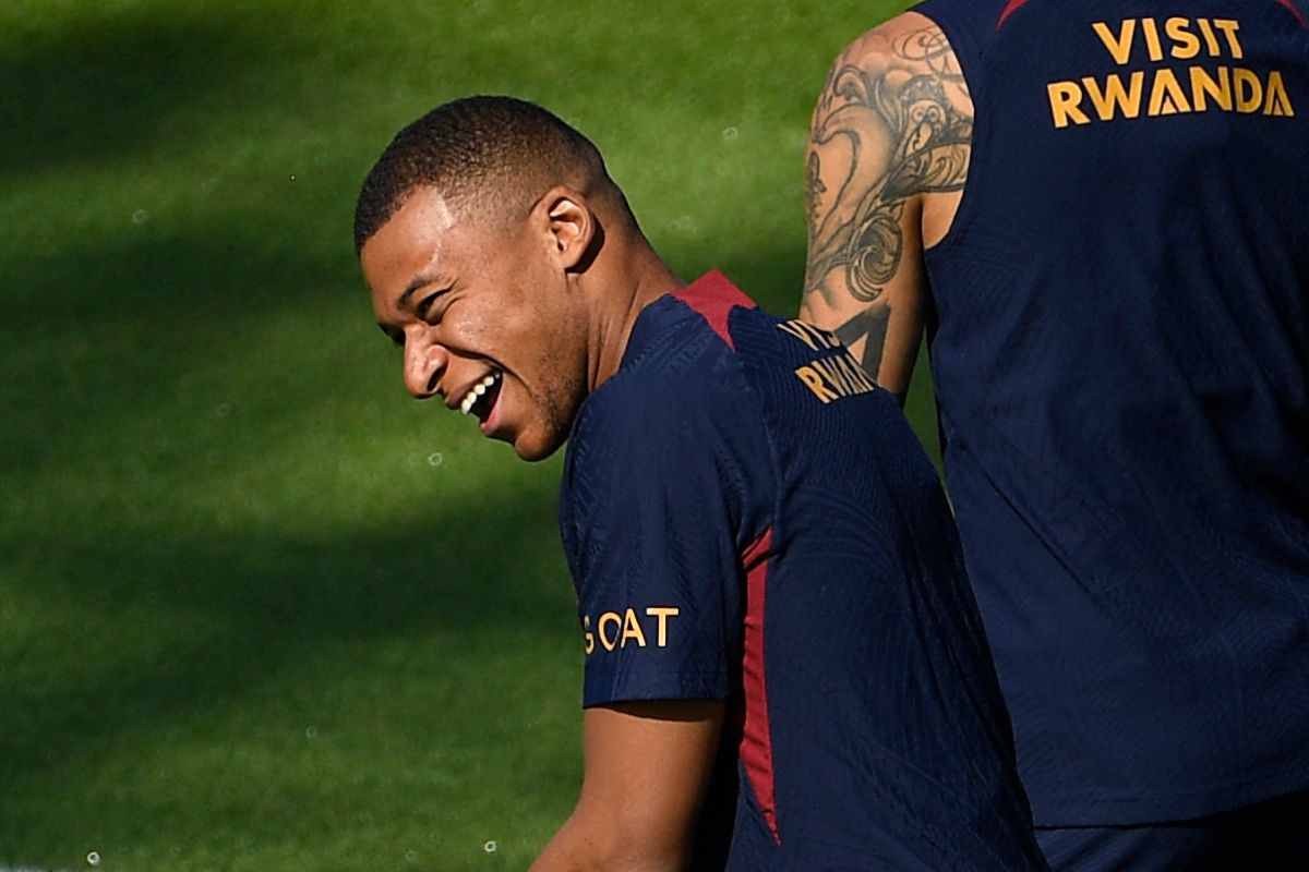 Kylian Mbappé durante un entrenamiento con el PSG.