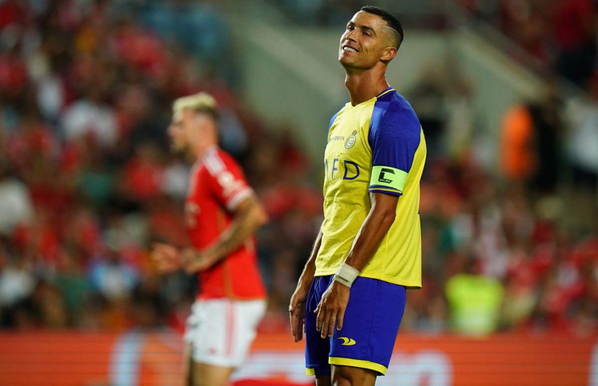 Cristiano Ronaldo se lamenta ante la goleada sufrida por el Al Nassr a manos del Benfica.