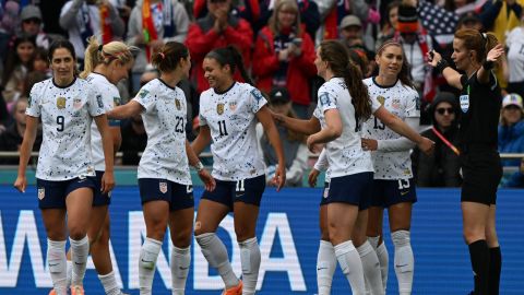 El equipo femenino lo lideró Sophie Smith con dos goles.