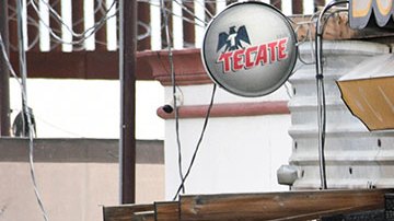 Videos muestran momento en que hombre incendia bar en Sonora, México, y deja como saldo 11 muertos