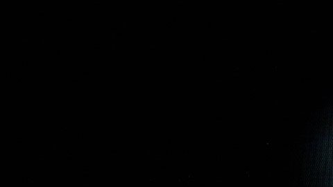 El multimillonario Elon Musk sustituye el logotipo del pájaro azul de Twitter por una "X"