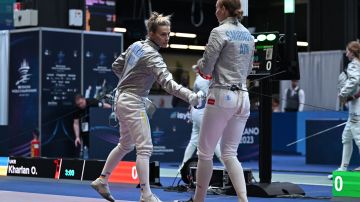 Olga Kharlan se negó a estrecharle la mano a la rusa Anna Smirnova luego de su victoria.