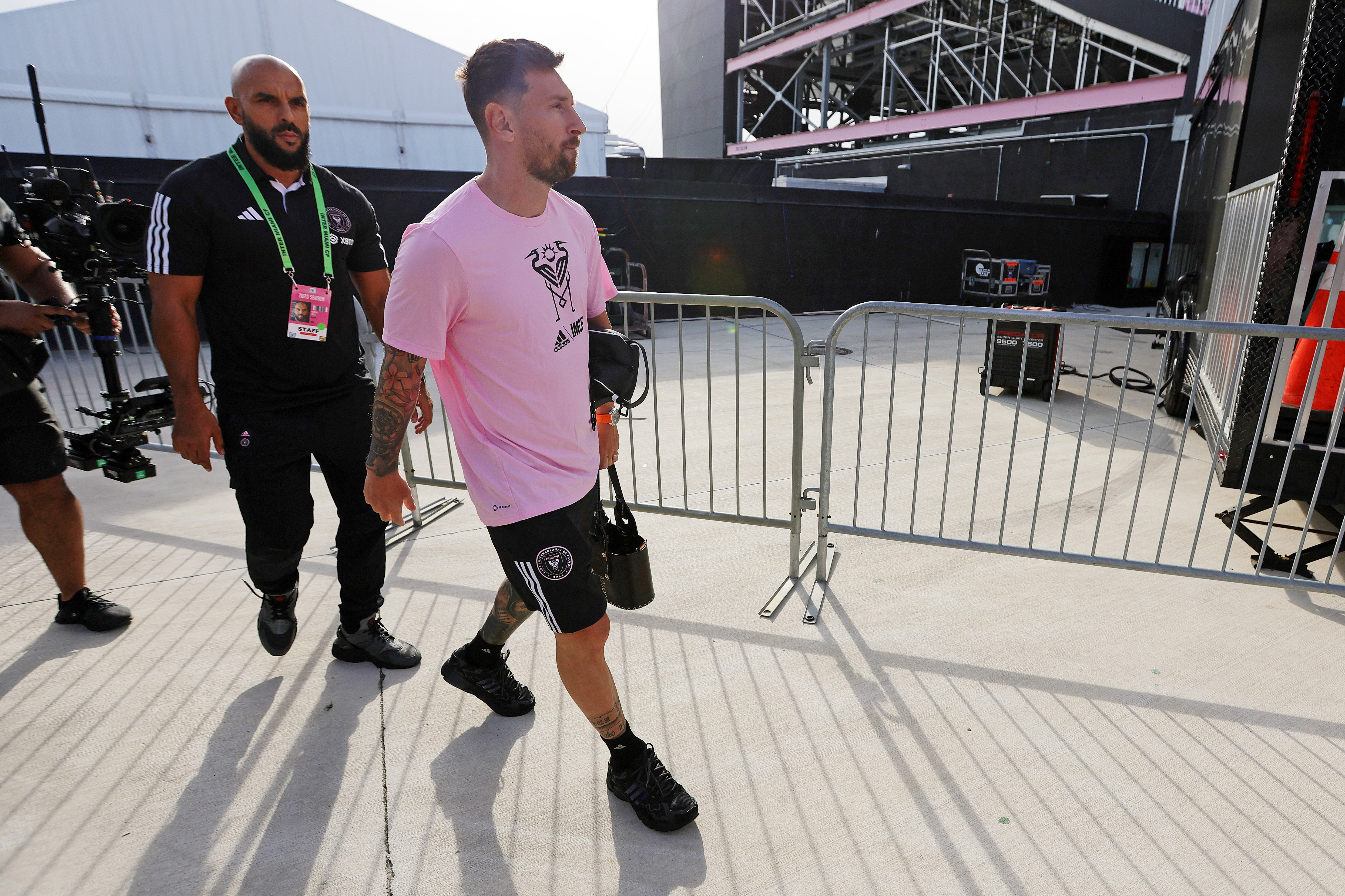 Lionel Messi con calzado especial de Bad Bunny.