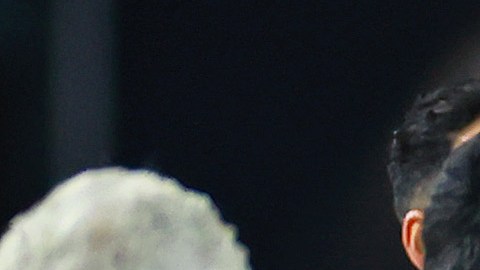 Benjamin Cremaschi dándole ingreso a Messi.