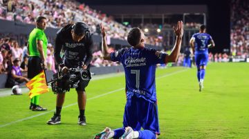 Uriel Antuna celebrando un gol con Cruz Azul en la Leagues Cup.