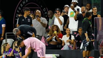 FORT LAUDERDALE, FLORIDA - JULY 21: Lionel Messi #10 of Inter Miami CF prepares to enter as WTA player Serena Williams and NBA player LeBron James of the Los Angeles Lakers take photos as celebrity Kim Kardashian looks on prior to Messi entering the match during the Leagues Cup 2023 match between Cruz Azul and Inter Miami CF at DRV PNK Stadium on July 21, 2023 in Fort Lauderdale, Florida. (Photo by Mike Ehrmann/Getty Images)