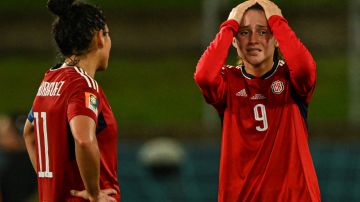 Las jugadoras de Costa Rica no pudieron ocultar su frustración por los resultados adversos.