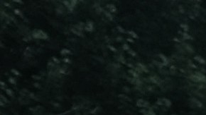 La gente intenta refrescarse junto a la fuente en Washington Square Park en Nueva York durante la ola de calor.