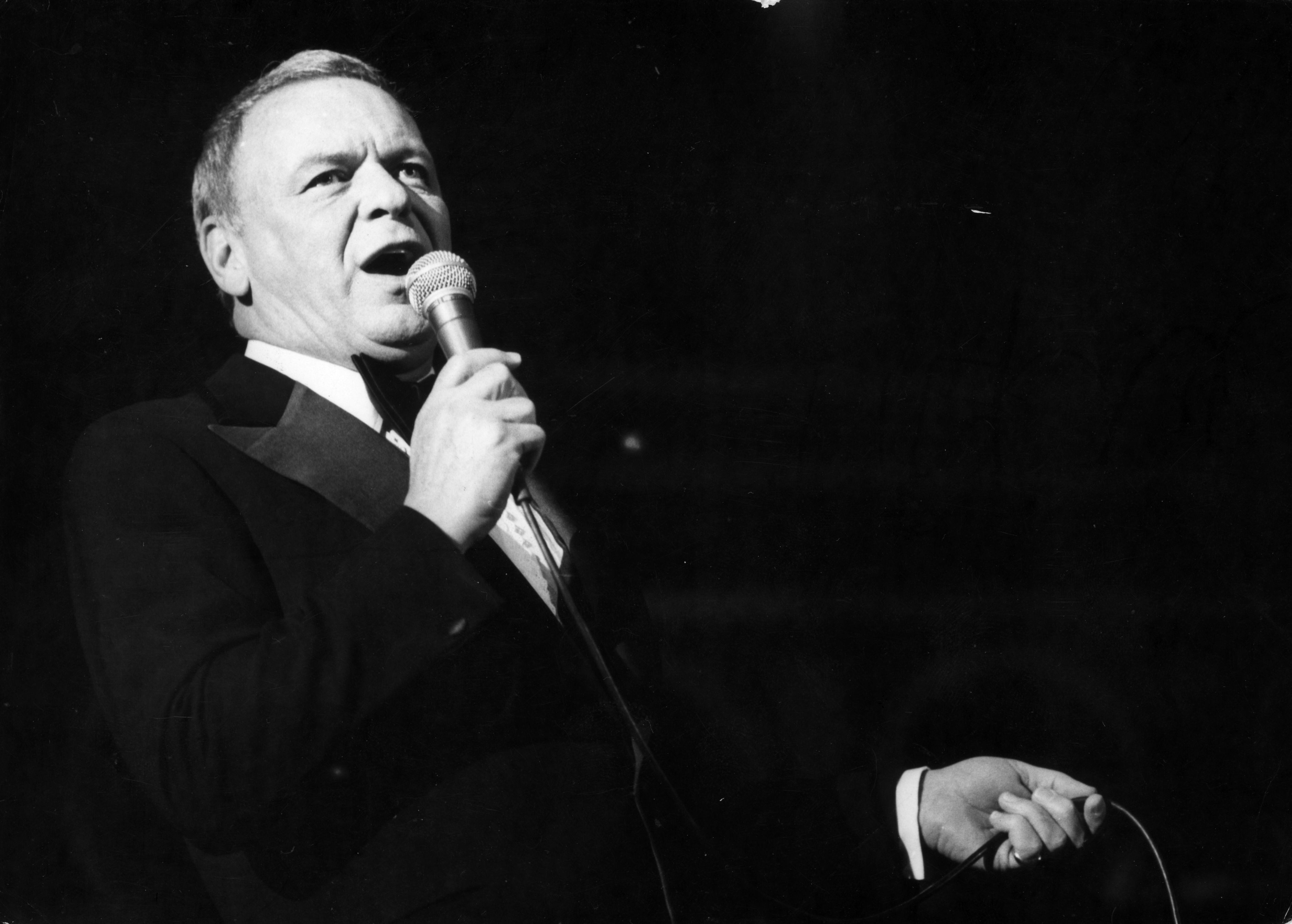 Inteligência Artificial Faz Frank Sinatra Cantar Abertura De