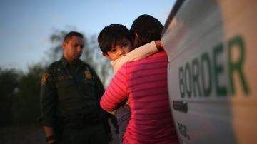 Rechazan declaraciones de juez de Texas que llamó a inmigrantes "espaldas mojadas"