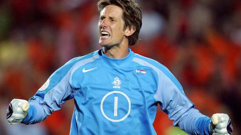 Van der Sar durante un partido con la selección de Holanda.