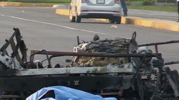 Horror al norte de México; violencia deja tres calcinados en el interior de un vehículo
