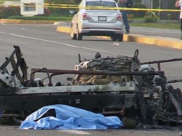 Horror al norte de México; violencia deja tres calcinados en el interior de un vehículo