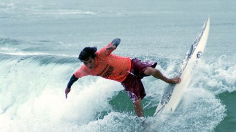 Mikala Jones durante una competencia profesional en Estados Unidos en el año 2000.