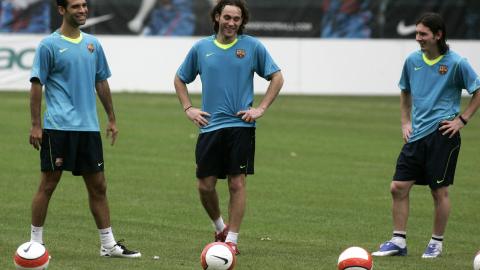 Diego Milito, Rafa Márquez y Messi en un entrenamiento del FC Barcelona. CESAR RANGEL - Getty Images.