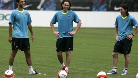 Diego Milito, Rafa Márquez y Messi en un entrenamiento del FC Barcelona. CESAR RANGEL - Getty Images.