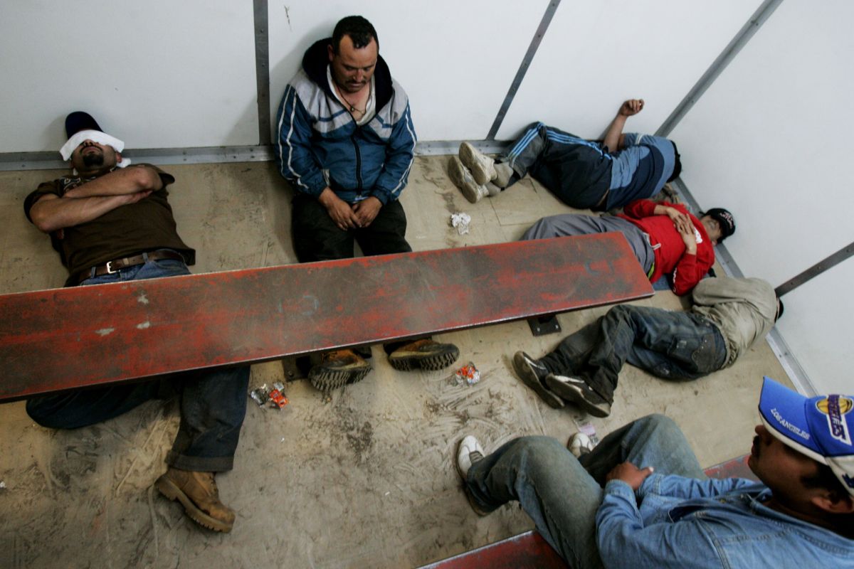 Detenidos acusan mala comida y malos tratos, además de que se les negó una fianza por su libertad. 