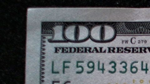 El peso mexicano mantiene sus ganancias frente al dólar.
