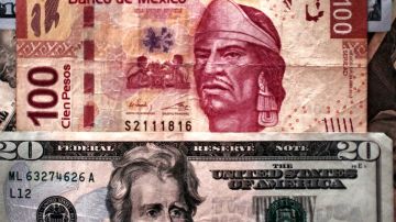 El peso mexicano ha sumado ganancias frente al dólar.
