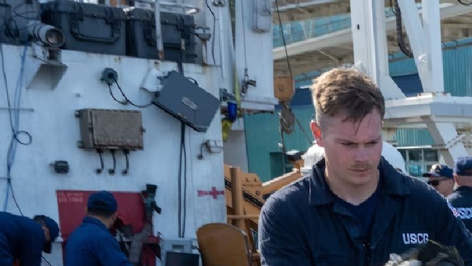 Guardacostas descarga más de $158 millones en cocaína y marihuana en San Diego