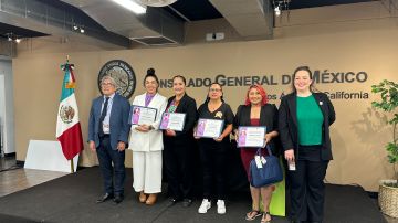 Mujeres mexicanas ganadoras del concurso de Mexicana Emprende del Consulado de México en Los Ángeles.(Araceli Martínez/La Opinión)
